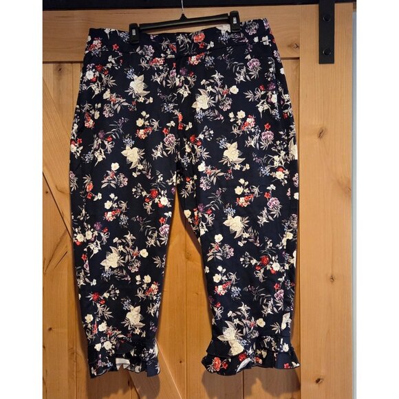 Lane Bryant Pants - Lane Bryant Women Sz 20W The Allie Capri Floral Print Ruffle Hem 40x24"